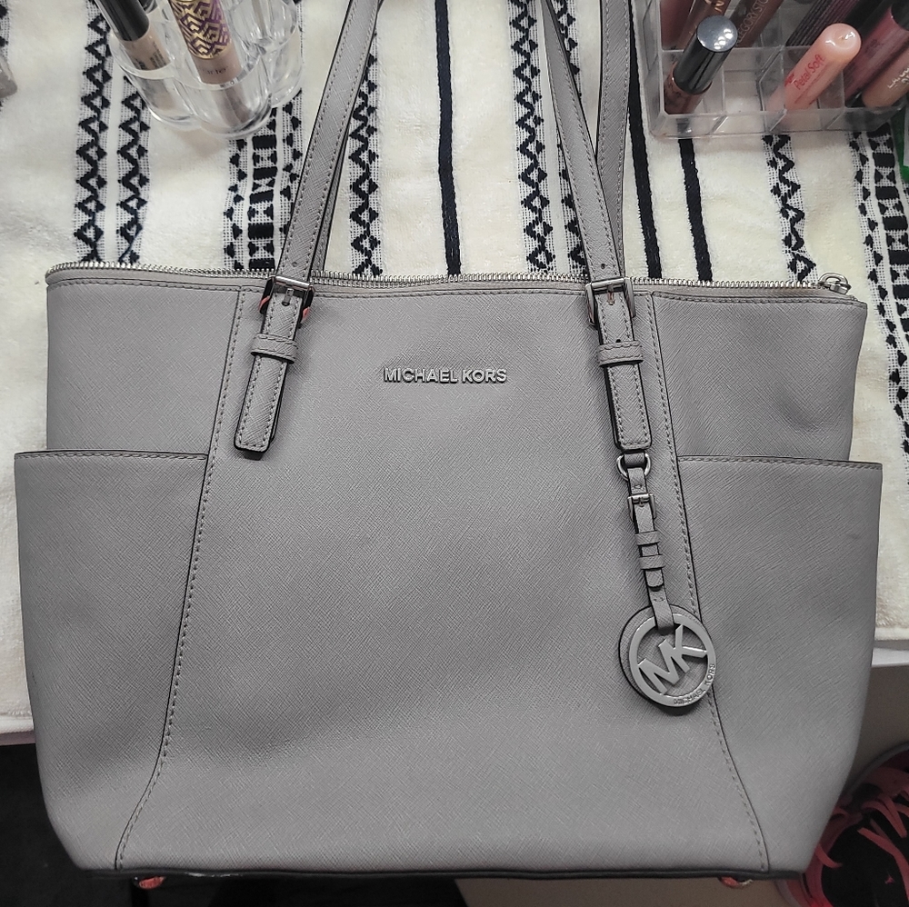 Gray Michael Kors jet set large saffiano bag
